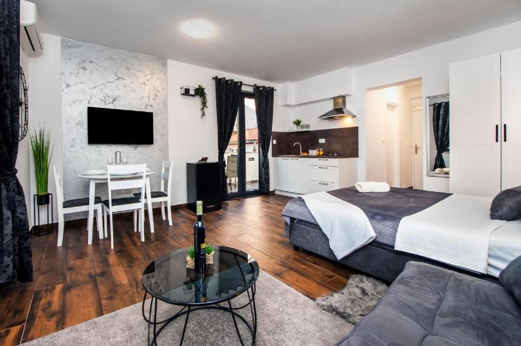 Deluxe Apartments A&A - 2 Rovinj Buitenkant foto